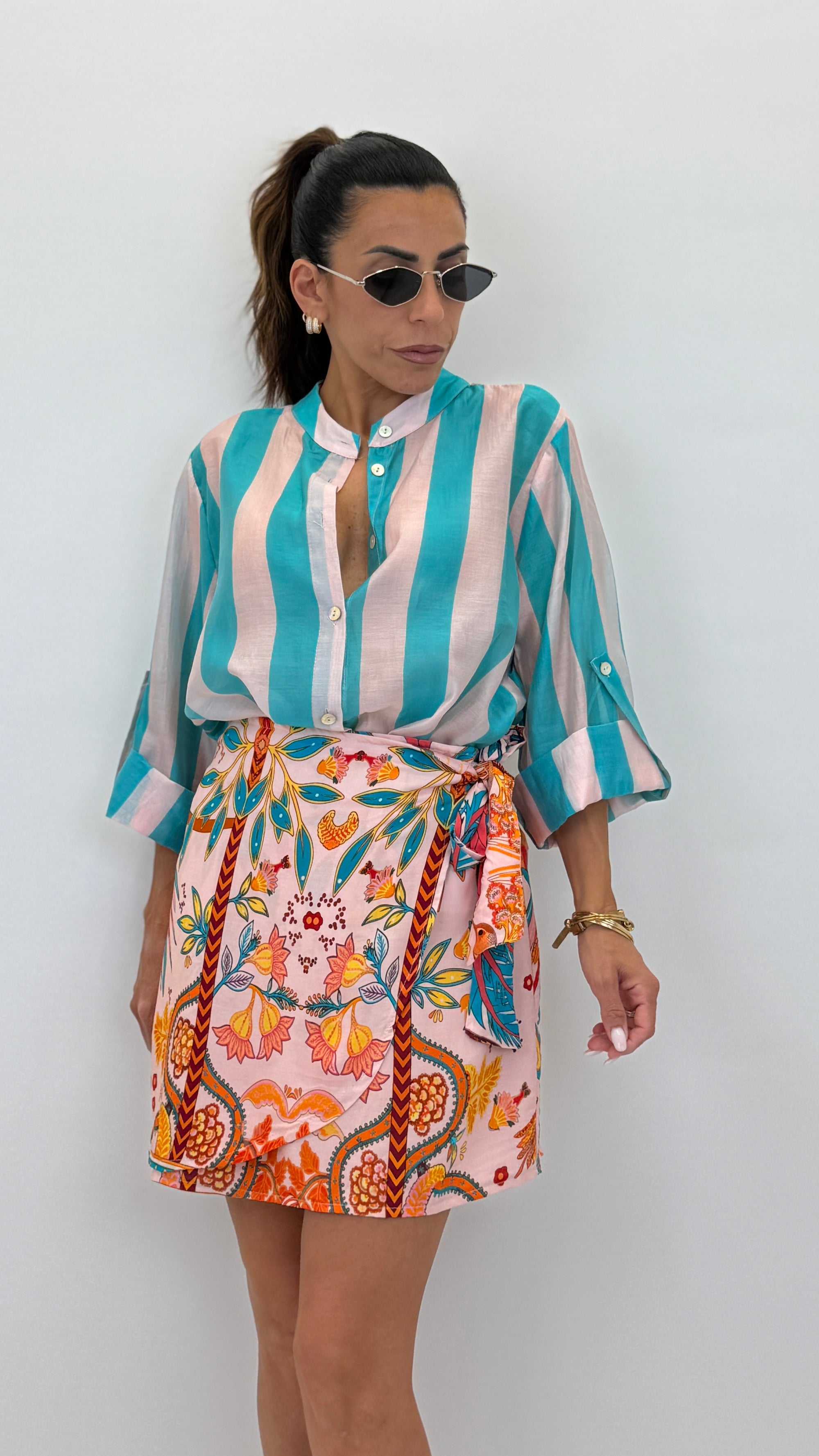 Camicia coreana con bottone bianco/turchese